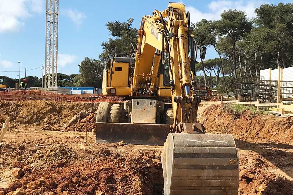 Serviço Terraplanagens / Escavações / Obras Publicas