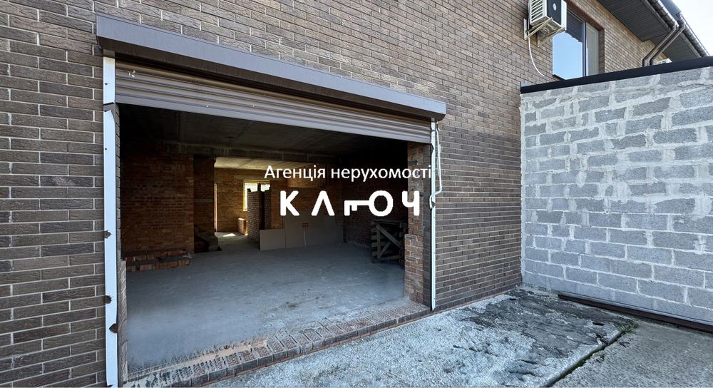 Продаж чудового таунхауса біля парку, перша лінія