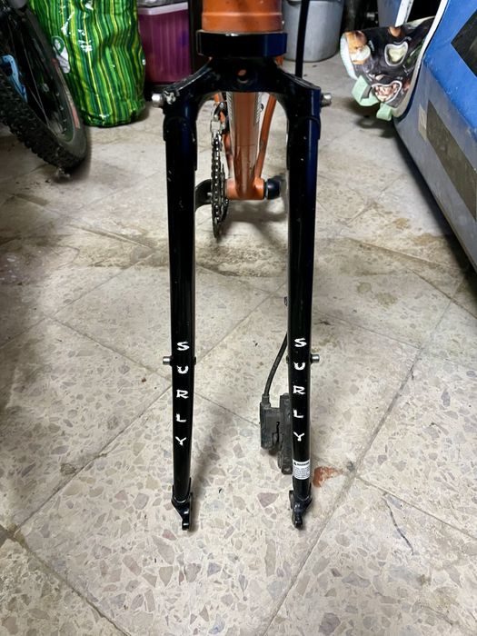 Quadro de bicicleta Sobre Versatil e garfo Surly (aço).