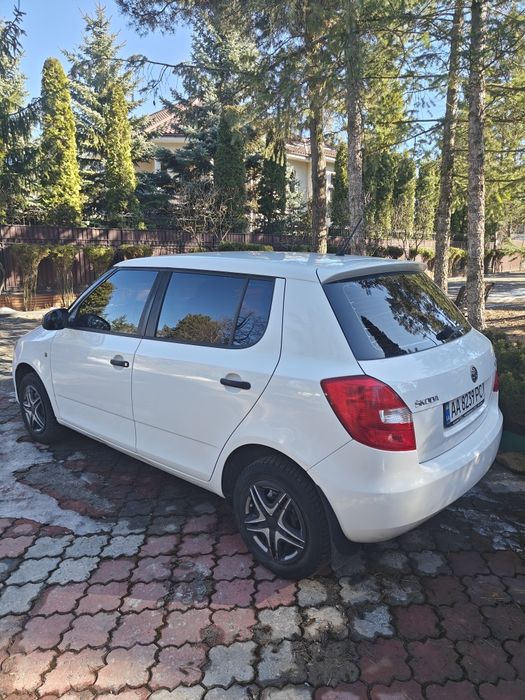 Срочно!Шкода Фабия ,автомобиль в хорошем состоянии