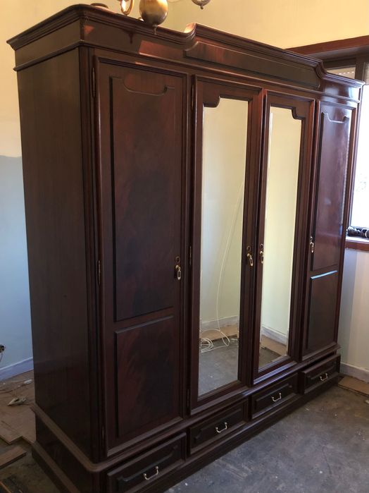 Armário de Madeira Vintage