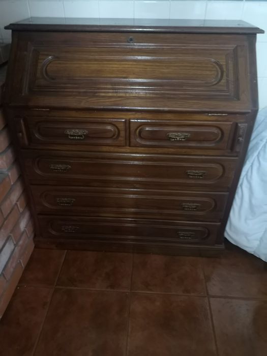 Móvel madeira escura