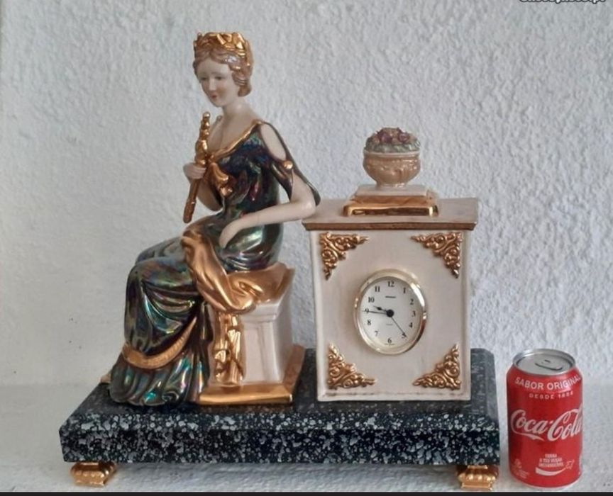Relógio em Porcelana belíssima antigo a funcionar