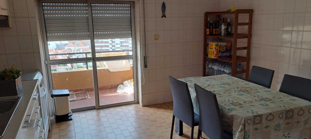 Arrendamento de 3 quartos para estudantes em Coimbra