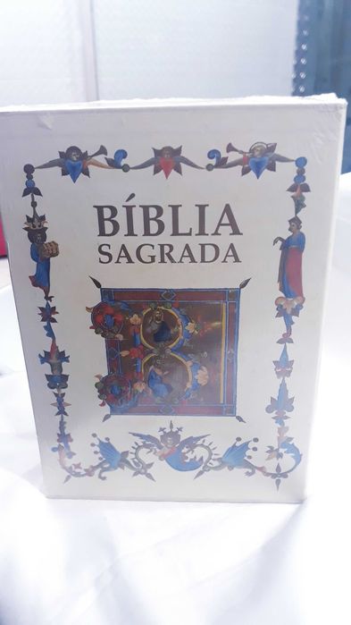 Bíblia Sagrada. Círculo de leitores.