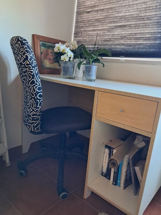 Secretaria e cadeira