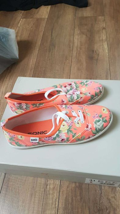 sprzedam damskie buty Sonic