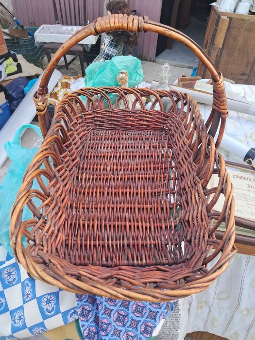 Cesta em vime ,comprida