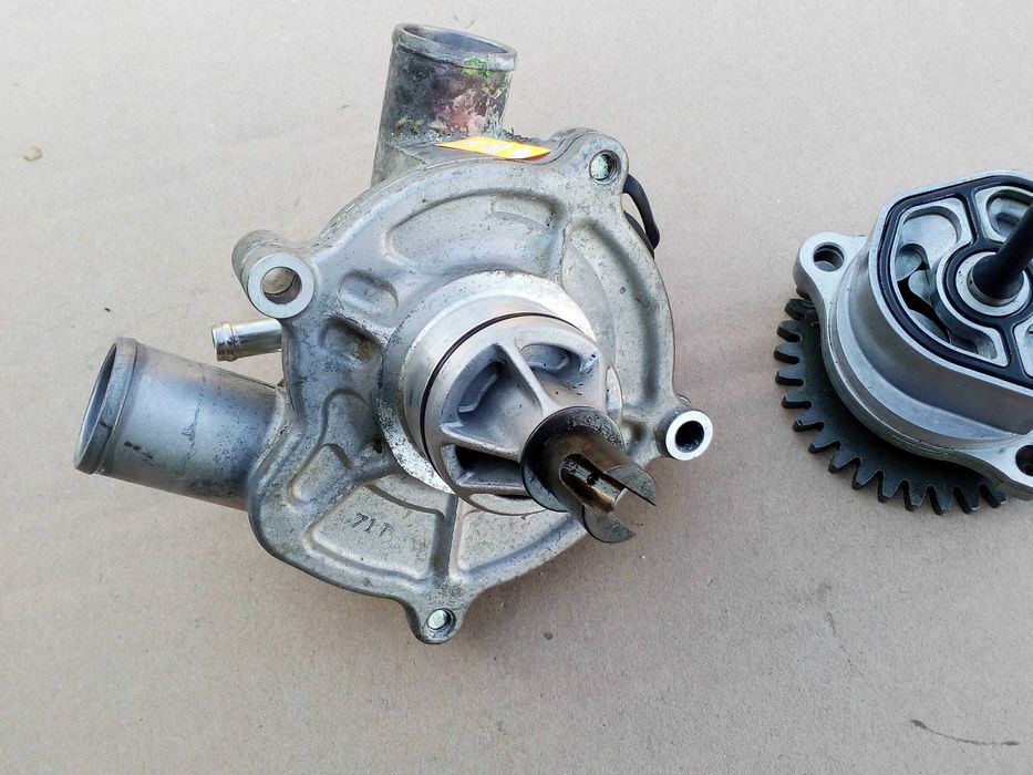 Suzuki gsr 600 pompa wody , pompa oleju komplet