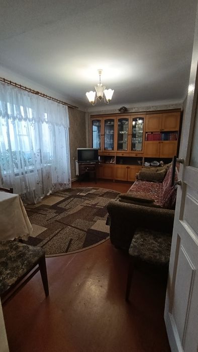 Продам 2-кімнатну квартиру в самому центрі Фастова