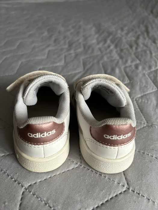 Buciki Adidas dla dziewczynki roz. 22