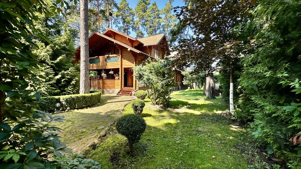 Продаж еко будинку з власним озером та соснами на території