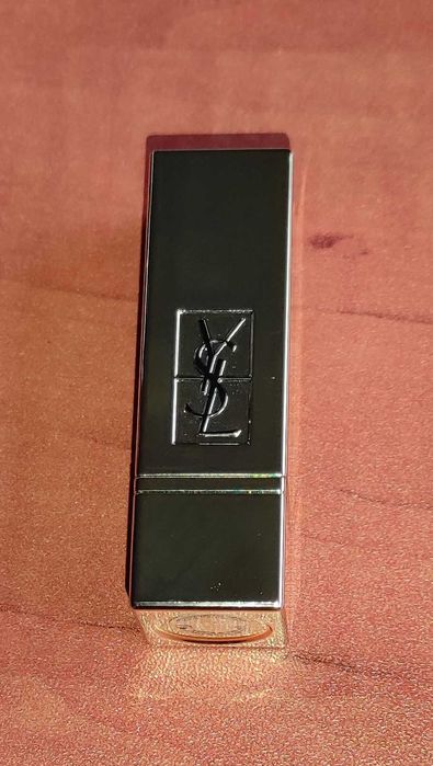 szminka czerwona Yves Saint Laurent
ROUGE PUR COUTURE nr.21