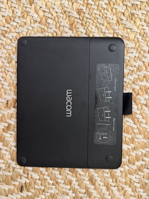 Wacom Intuos Graphics Tablet463165642769715204