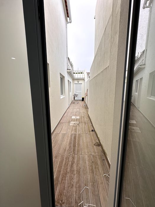 Aluga-se quarto em moradia T4 totalmente renovada — Ponta Delgada