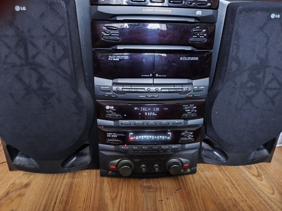 Wieża LG z głośnikami