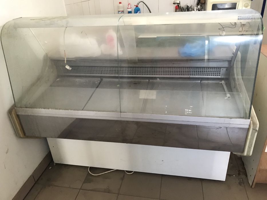 Вітрини торгові Вітрина холодильна Прилавок