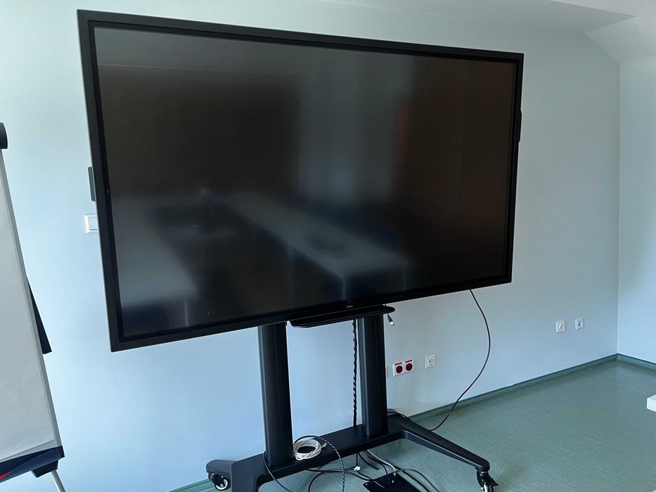 Monitor wielkoformatowy Dell C8618QT 86" wraz ze stojakiem 2 sztuki