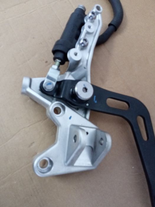 Podnuzek tył set Triumph 850 Tiger 900 lampa lagi 19-25