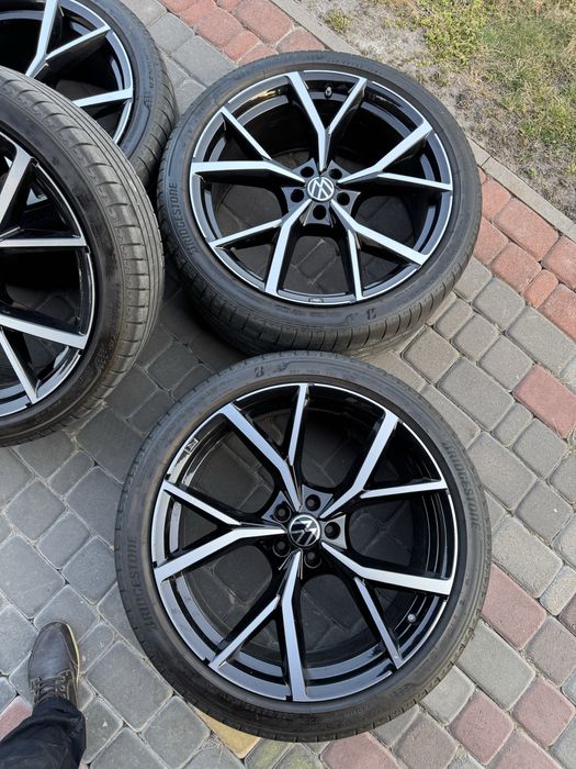 Колеса з Європи . Диски  VW TOUAREG R-line Estoril R22 5x112 Tayper