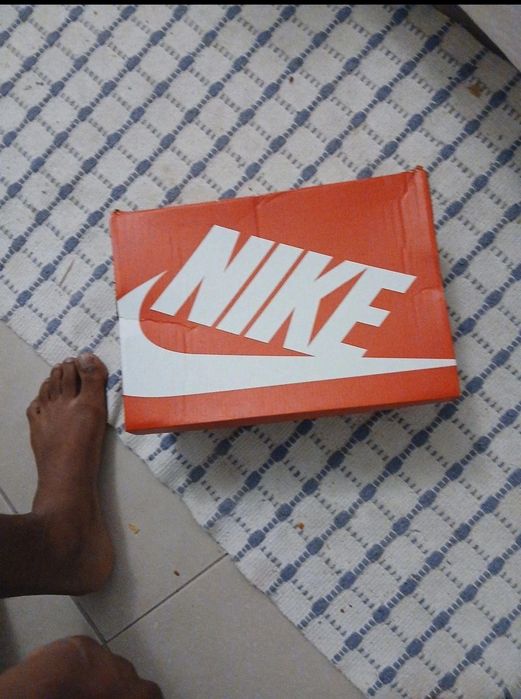 O tênis é um Air Max 95 usado