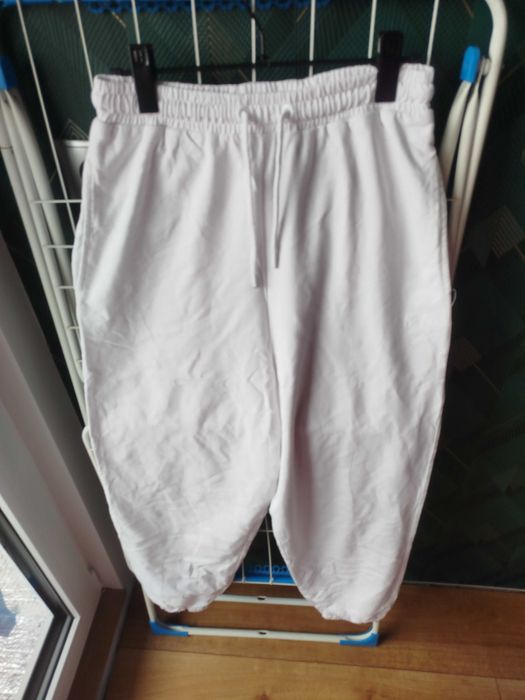 Białe dresy rozmiar 42