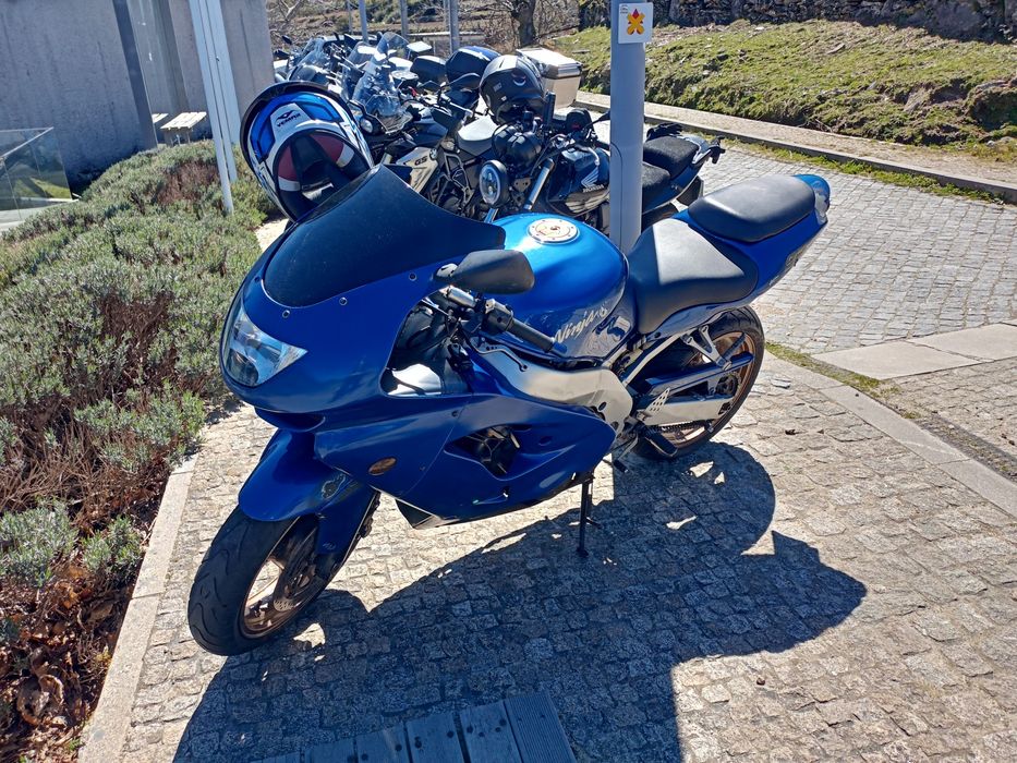 Kawasaki Ninja ZX9R