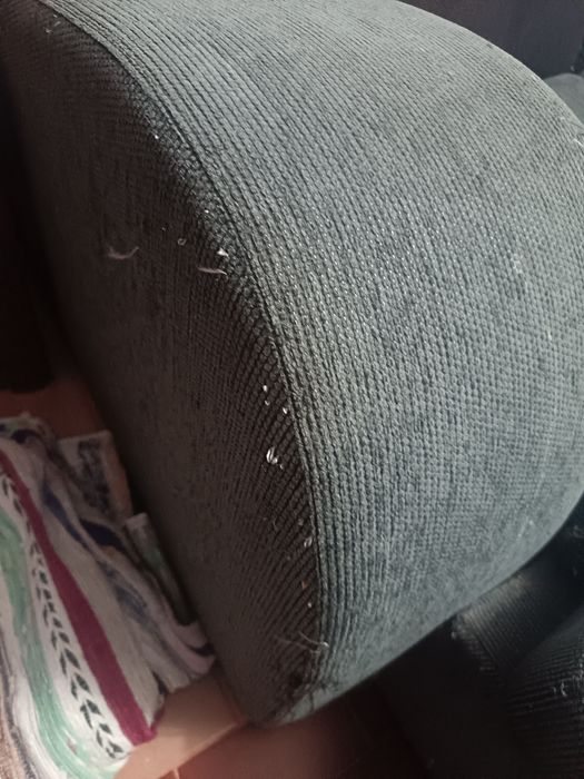 Sofá usado com algumas marcar de uso normais. chaise longue modelável.