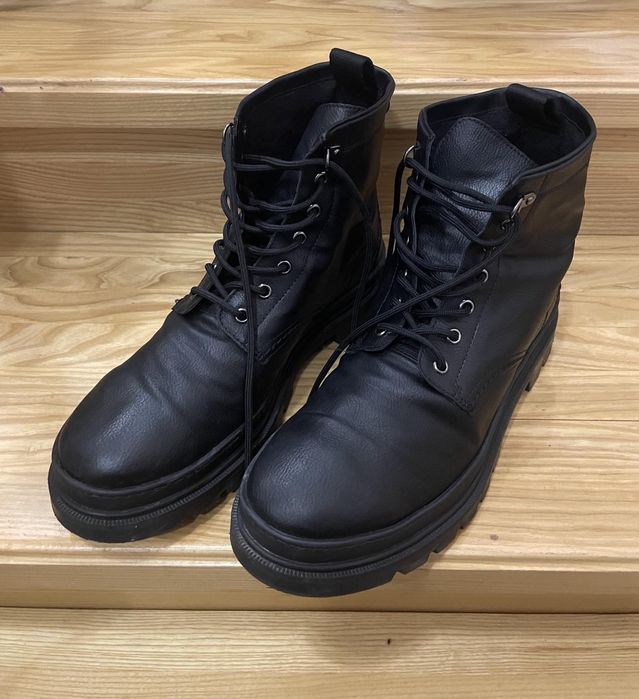 Чоловічі ботінки Zara.