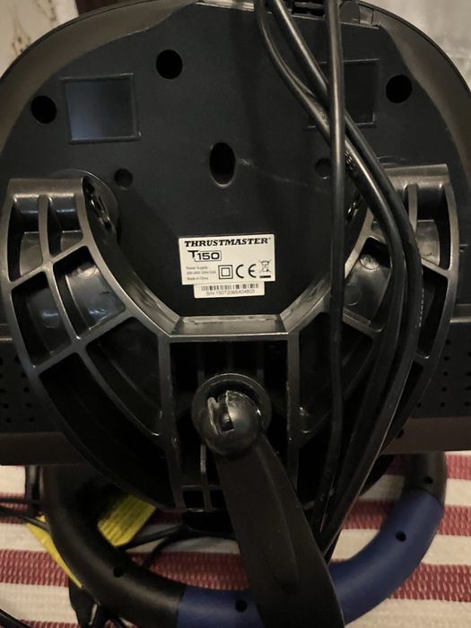 Volante Thrustmaster T150 + Pedais – PS4 / PS5 / PC