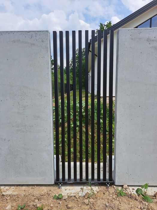 Ogrodzenia grzebieniowe, pionowe - metalowe