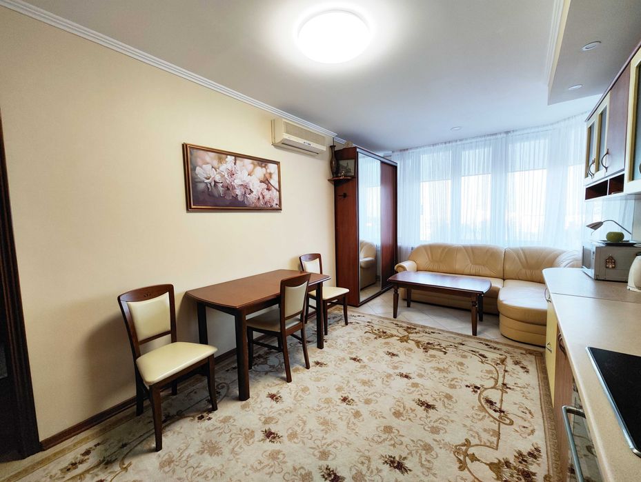 Продам 1 кімн. квартиру вул. Велика Китаївська 10А м.Деміївська  Салют