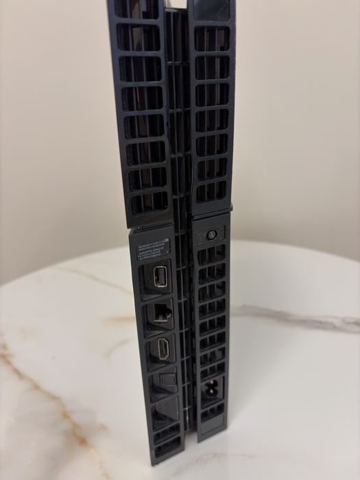 Продам playstation 4 Fat на 500 гб