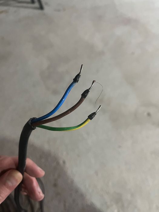 Cabo elétrico de tres fios  1,5 mm