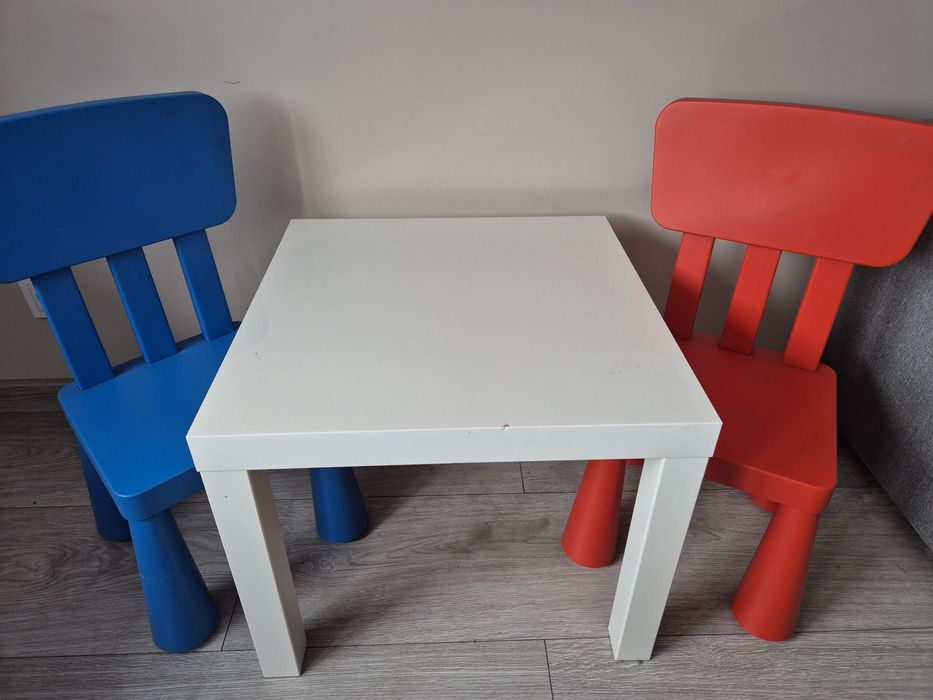 Krzesełka mammut ikea stolik ikea