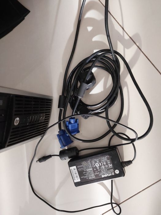Komputer HP  z monitorem.