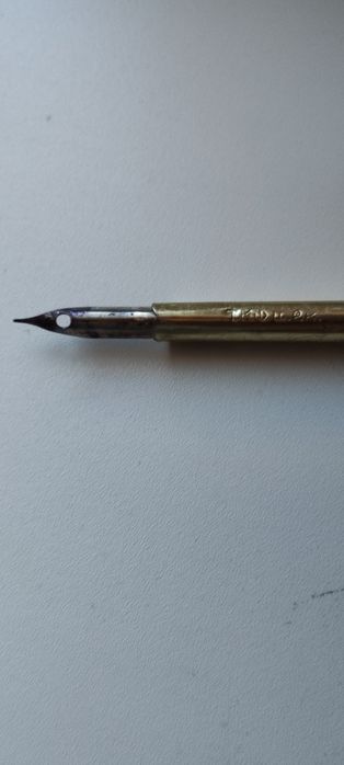 Перьевая ручка для выработки красивого почерка