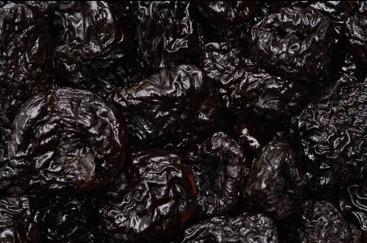 Чорнослив, слива копчена, вялена, слива сушена