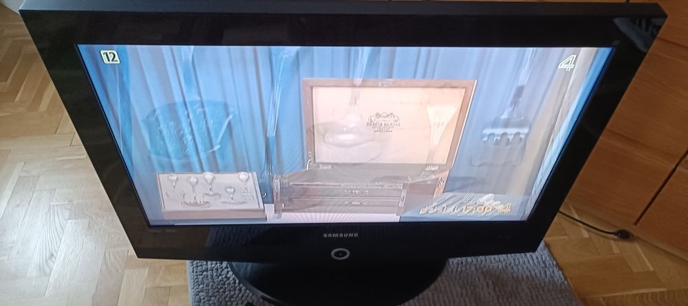 Ładny Telewizor Samsung LE32R32B 32"