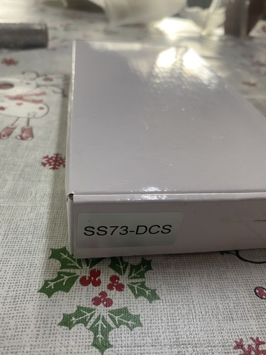 amplificador ou repetidor de sinal de rede móvel (telemóvel) da marca OUIO, especificamente o modelo SS73-DCS
