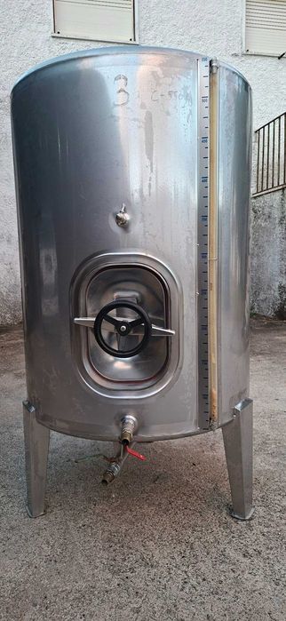 Cuba INOX vinho c/ porta 550L