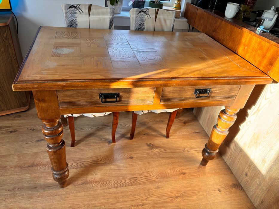 Stary dębowy stół