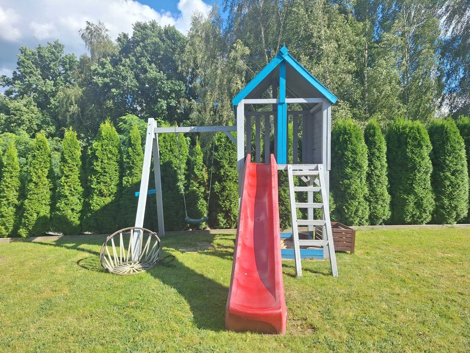 Domek dla dzieci plac zabaw zjeżdżalnia huśtawki