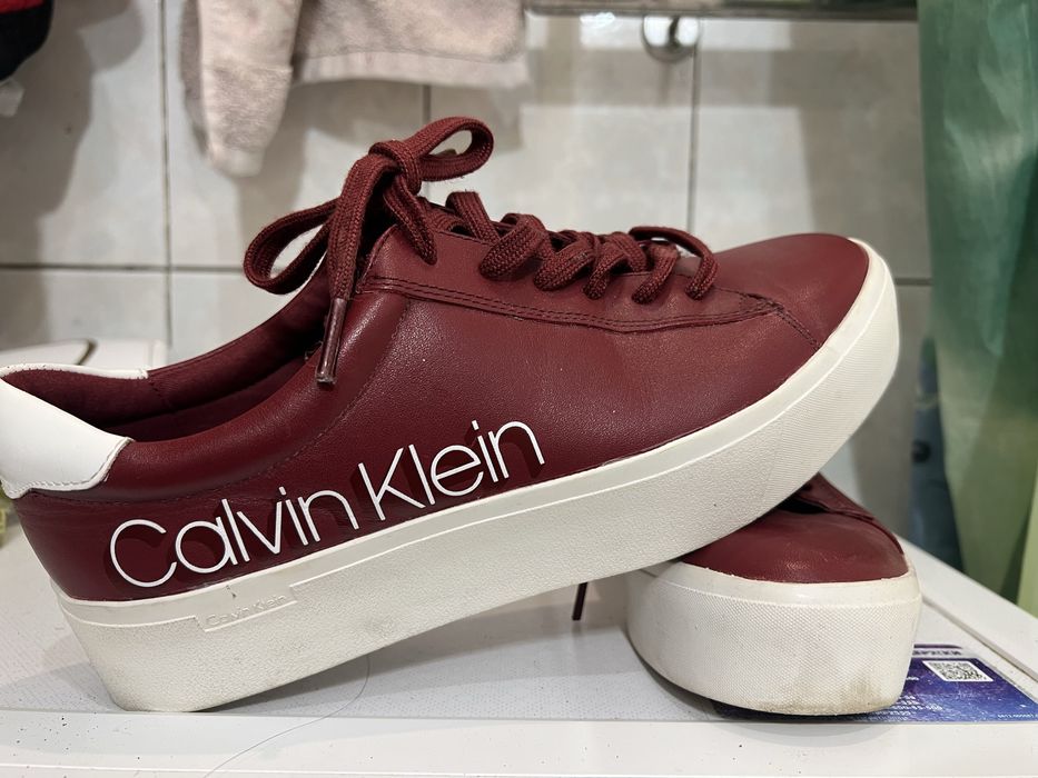Продам шкіряні кросівки calvin klein в розмірі 38