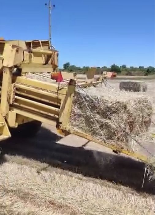 Vende-se enfardadeira New Holland D1000, em ótimo estado de funcionamento.