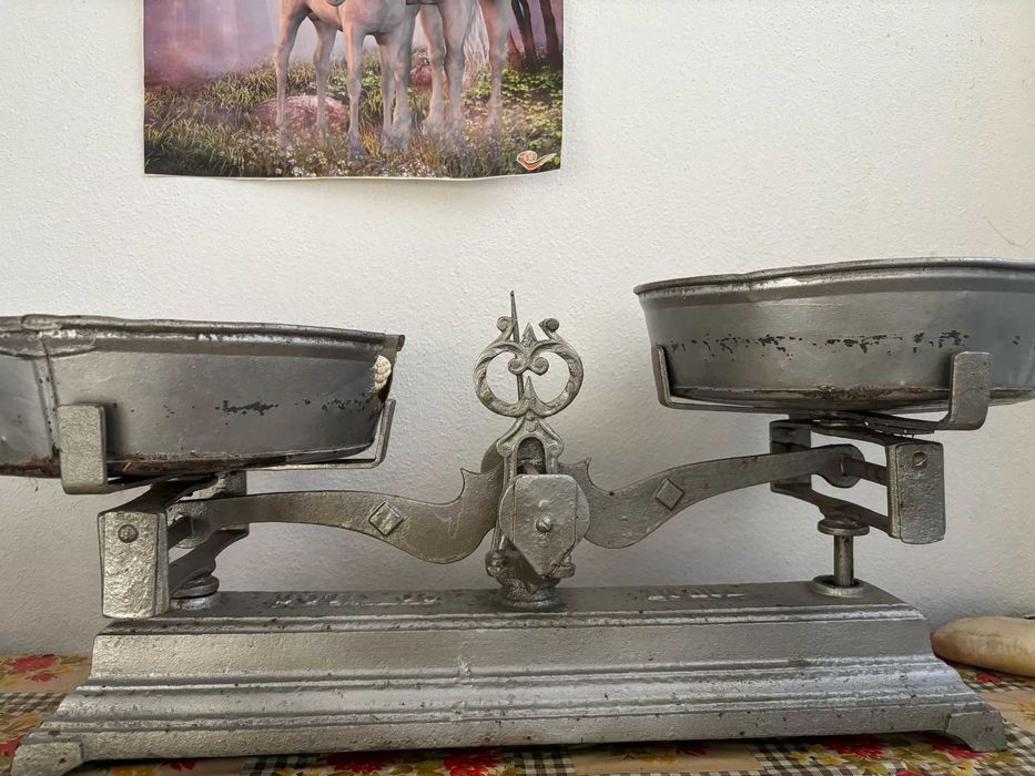 Balança em metal- velharia