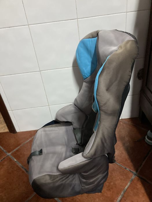 Cadeira auto para crianças com cintos