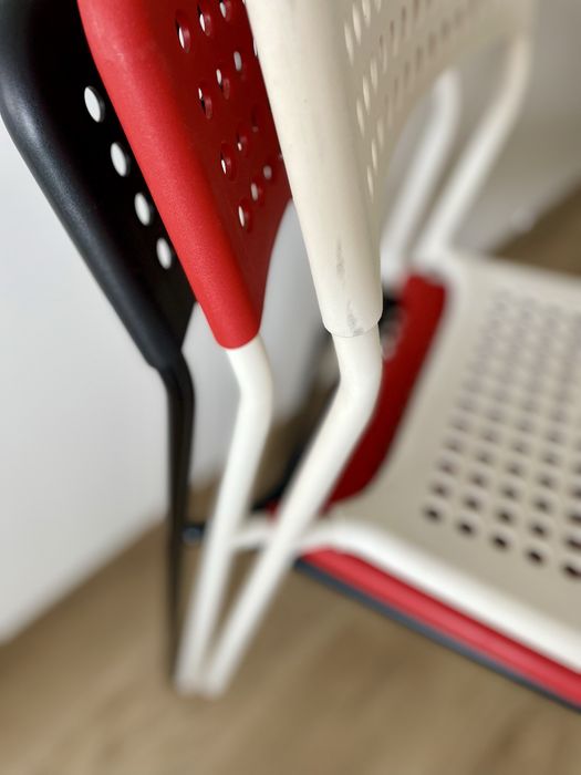Conjunto de 3 cadeiras IKEA ADDE empilháveis – preto, vermelho e branco