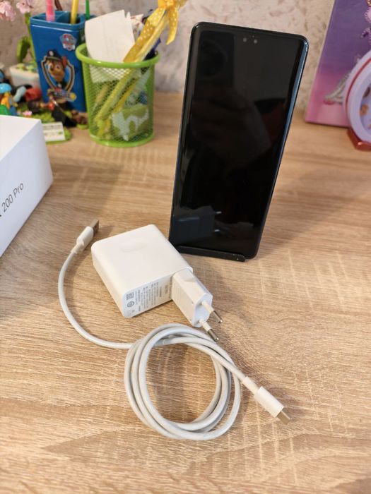 Продам смартфон Honor 200