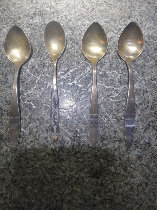 Ложки серебро продам